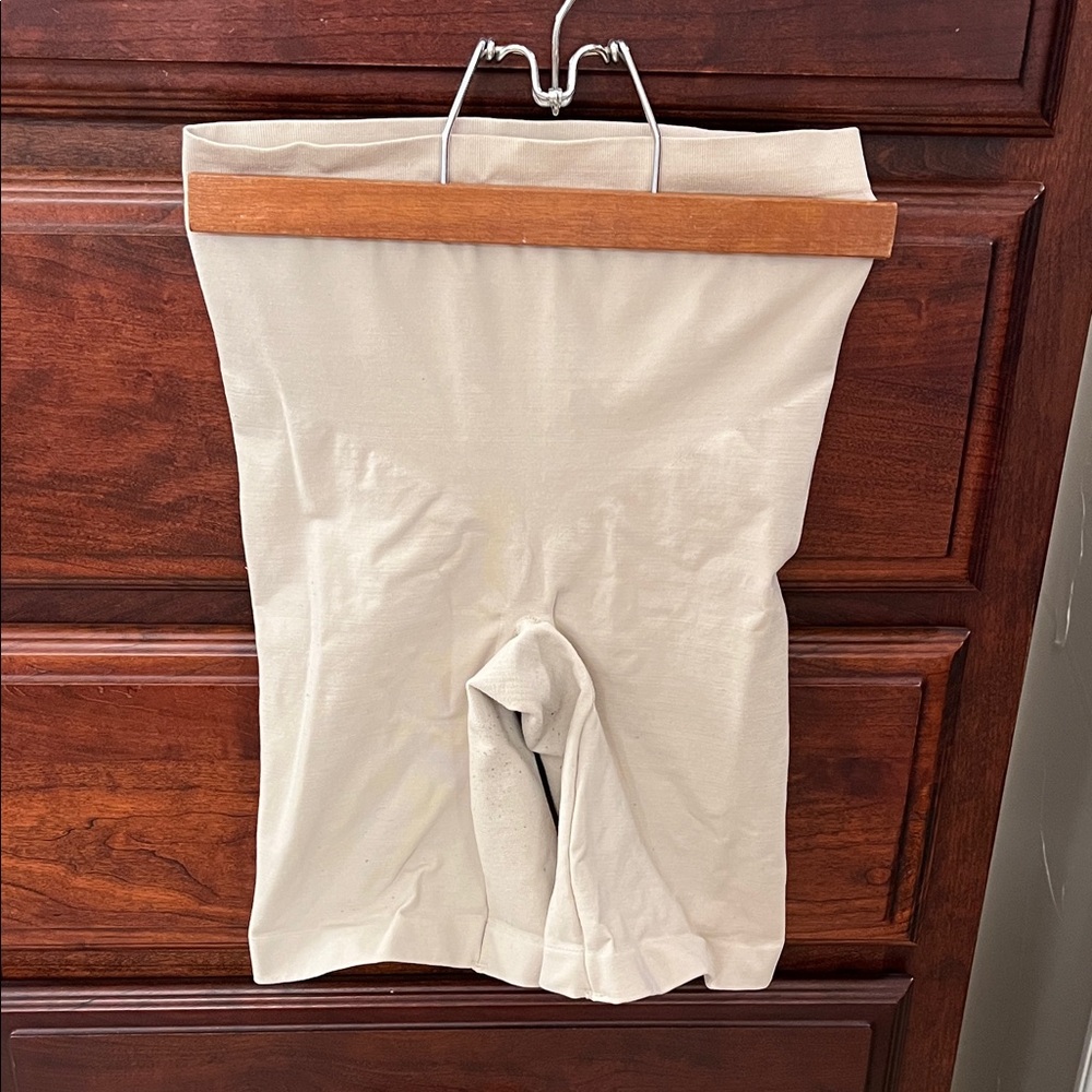 barely there High-Waist Beige Shaping Shorts